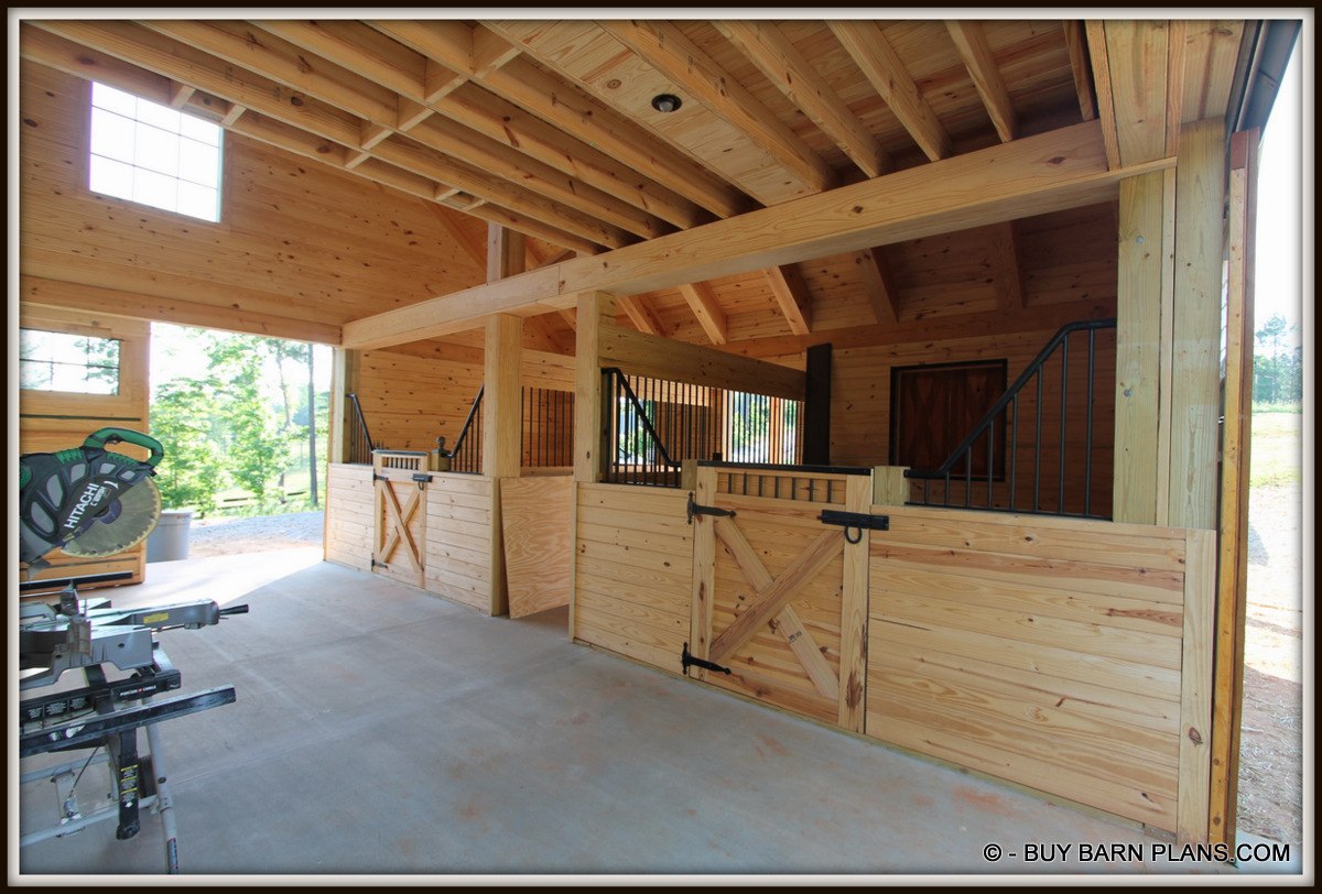 Swinging Stall Front Doors with Yolk Bars for Horses