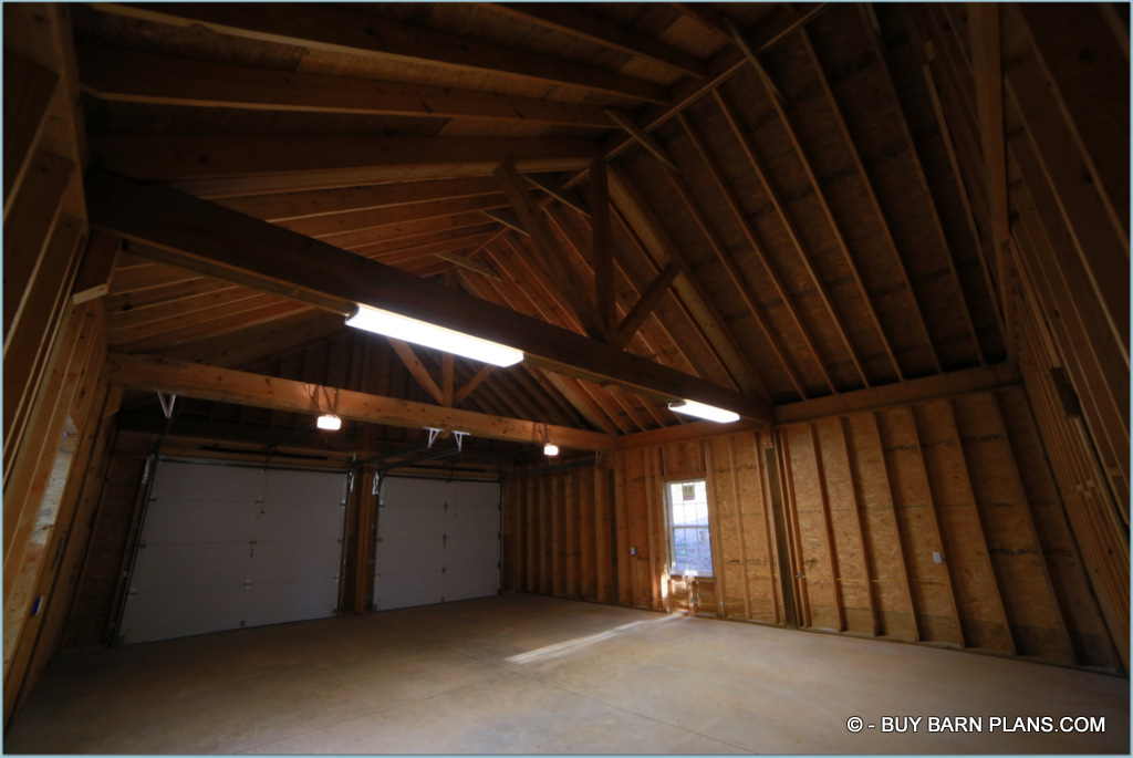 Photo Of a 24 x 30 Bay Garage With King Trusses - LVL Riidge