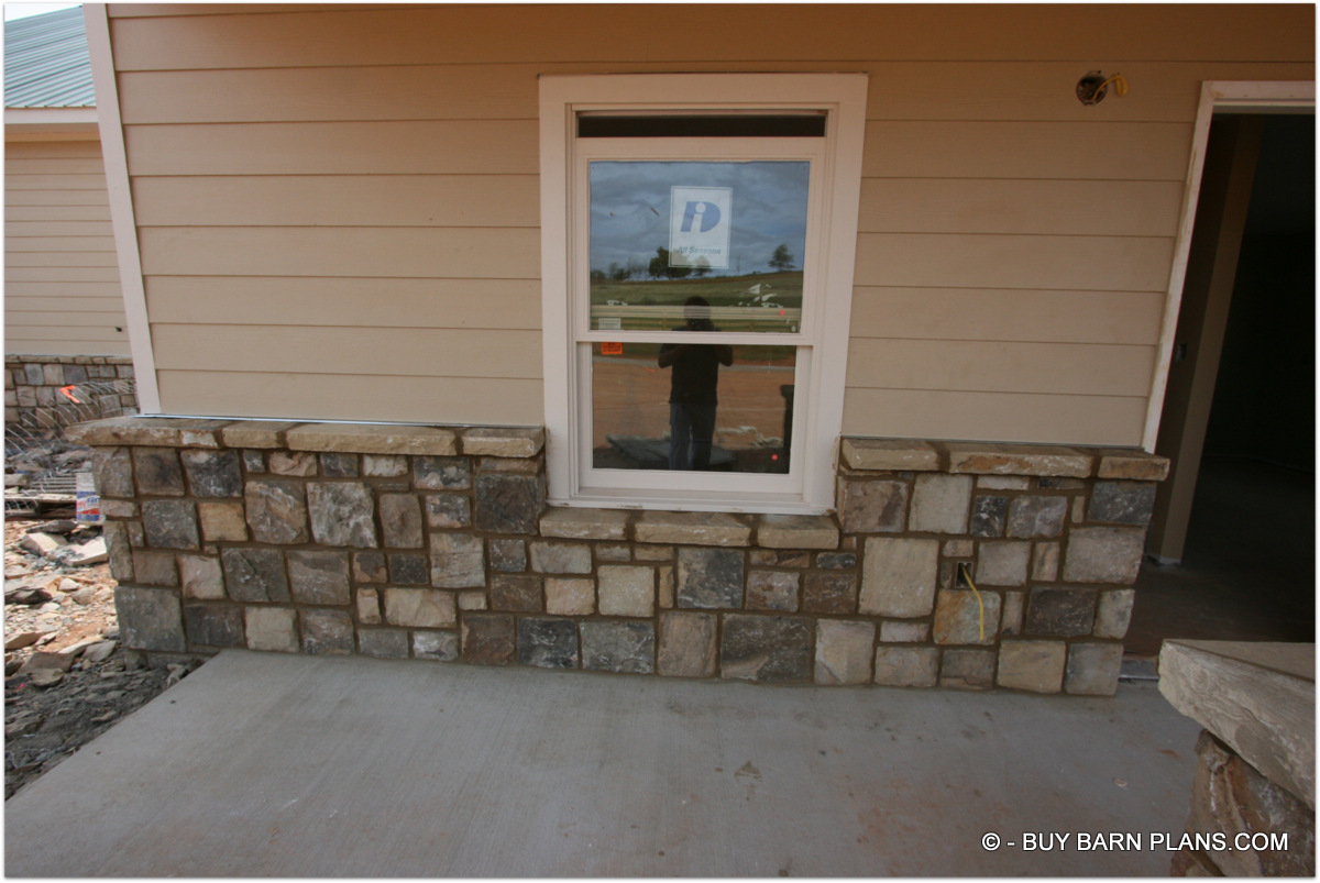 8 Stall Horse Barn With Nice Wainscot Stone Finish