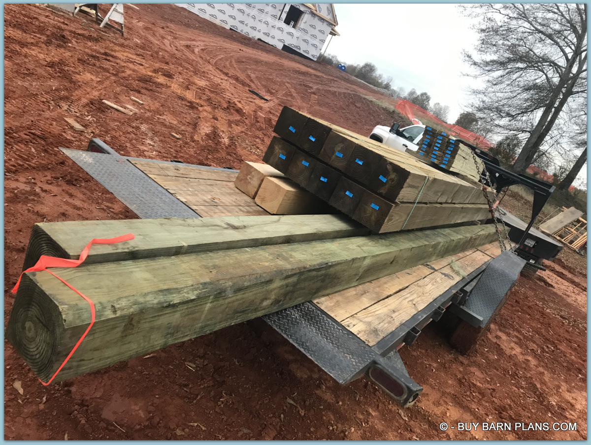 8 x 8 x 28 ft Solid Post Delivery Monitor Hip Roof Framing 8 x 8 x 28 ft Solid Post Delivery - Monitor Hip Roof Framing - These 2 Post Will Support The Ridge